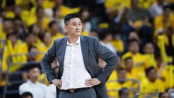 辽宁116-95广东，赛后广东主教练杜峰接受采访，三句话让人为广东感到愤怒
1：