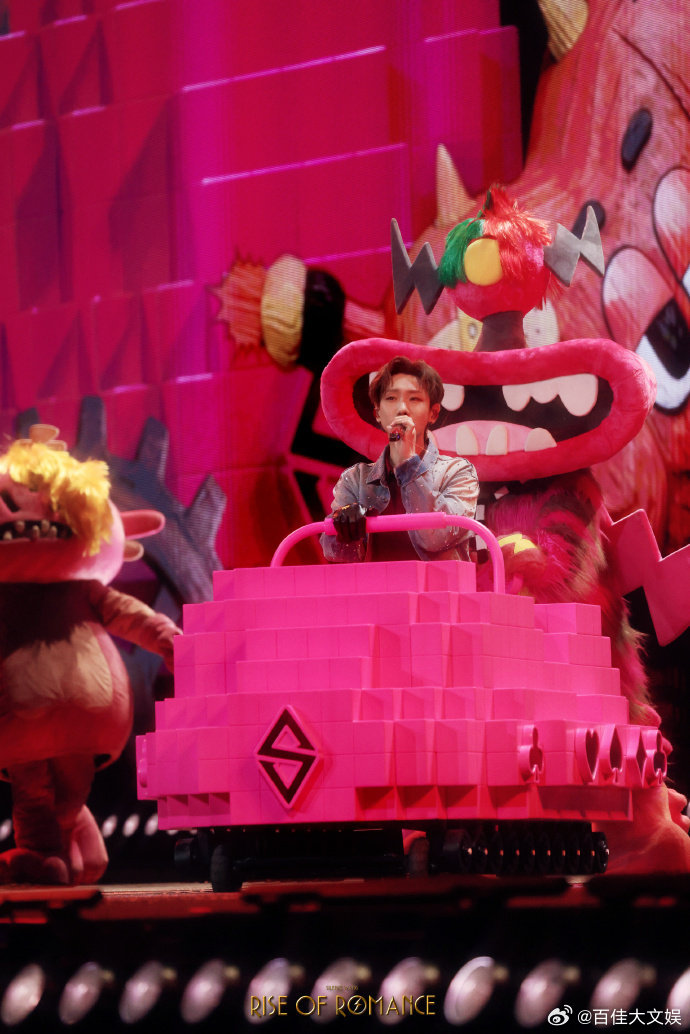 汪苏泷演唱会的彩带是钥匙 汪苏泷澳门场的钥匙彩带，宛如夜空中闪烁的星星，带着小泷