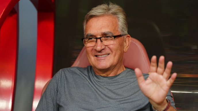 【#伊万正式宣布退休#】北京时间10月30日晚，71岁的前国足主帅伊万科维奇在个