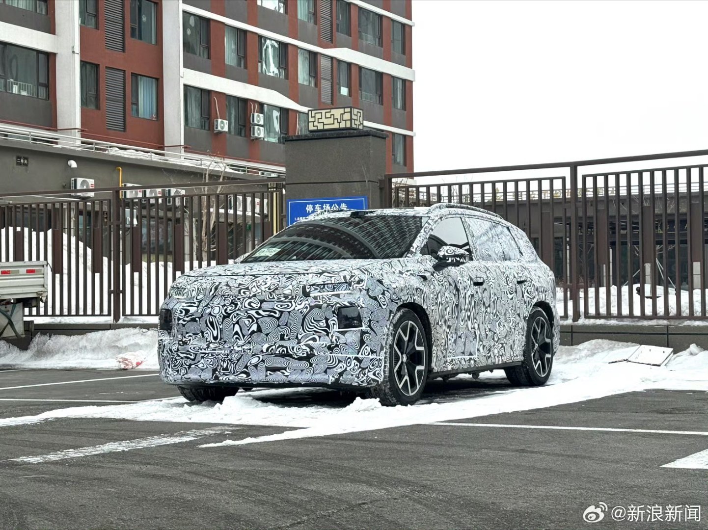 一汽大众全新纯电SUV谍照曝光首款激光雷达+小鹏联合开发的电子架构，这纯电SUV