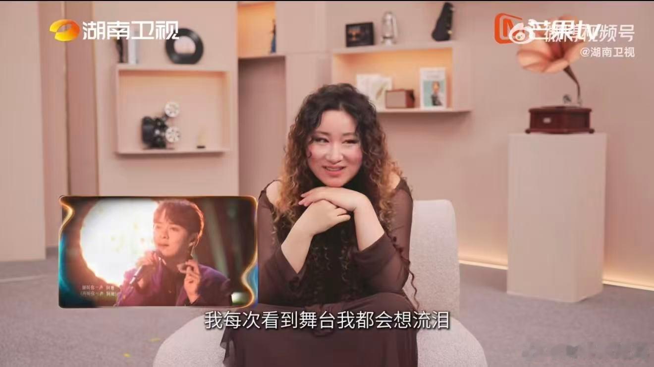 锤娜丽莎评价尤长靖歌手舞台锤娜丽莎为尤长靖发了朋友圈相识低谷的好友，锤娜丽莎被尤