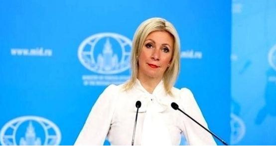 关于格陵兰岛，俄罗斯突然开腔了。话筒直接递给中国，上来就一句硬话：在这块地盘上，