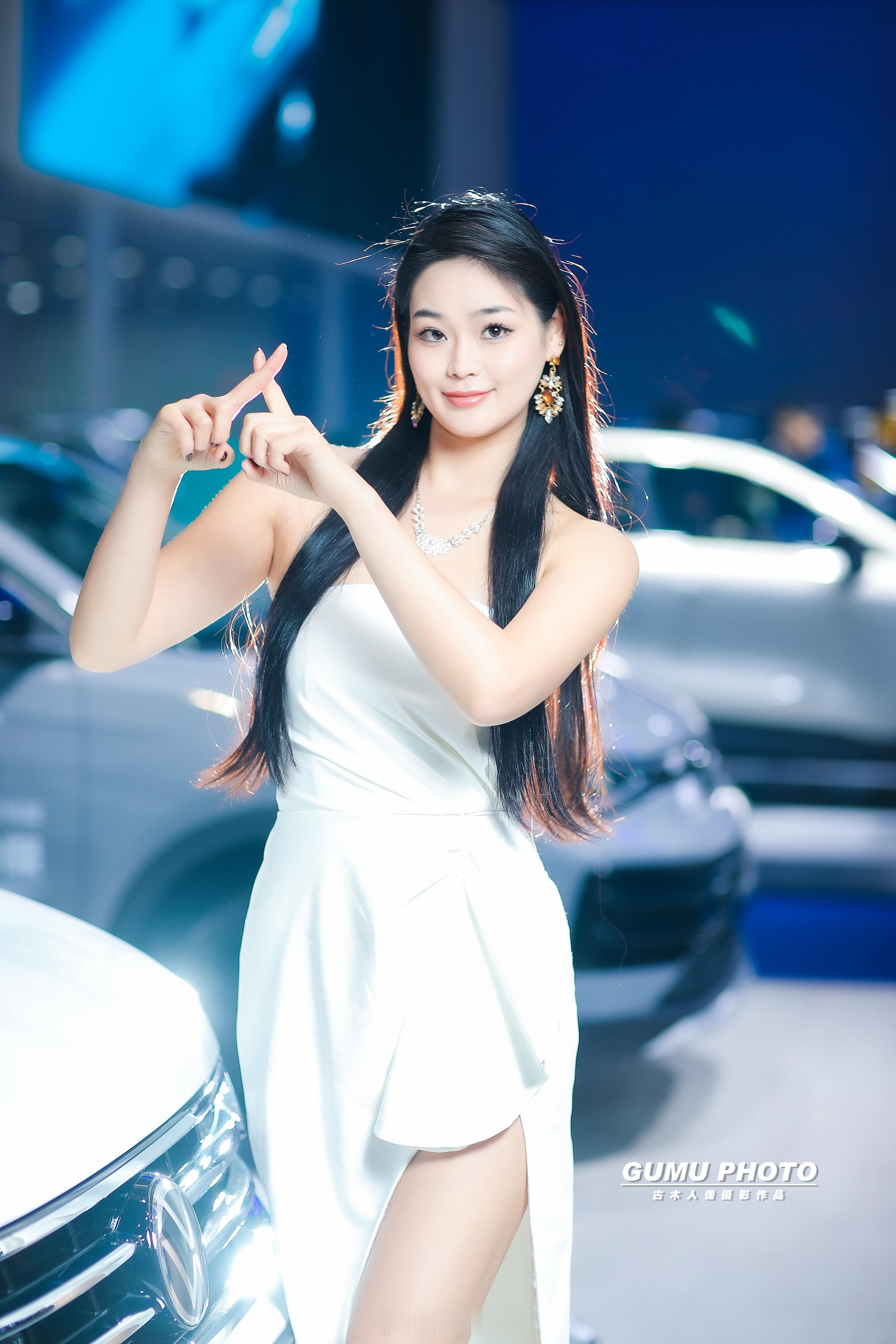 2025重庆汽车消费节上汽大众展台模特小姐姐 2025重庆汽车消费节 