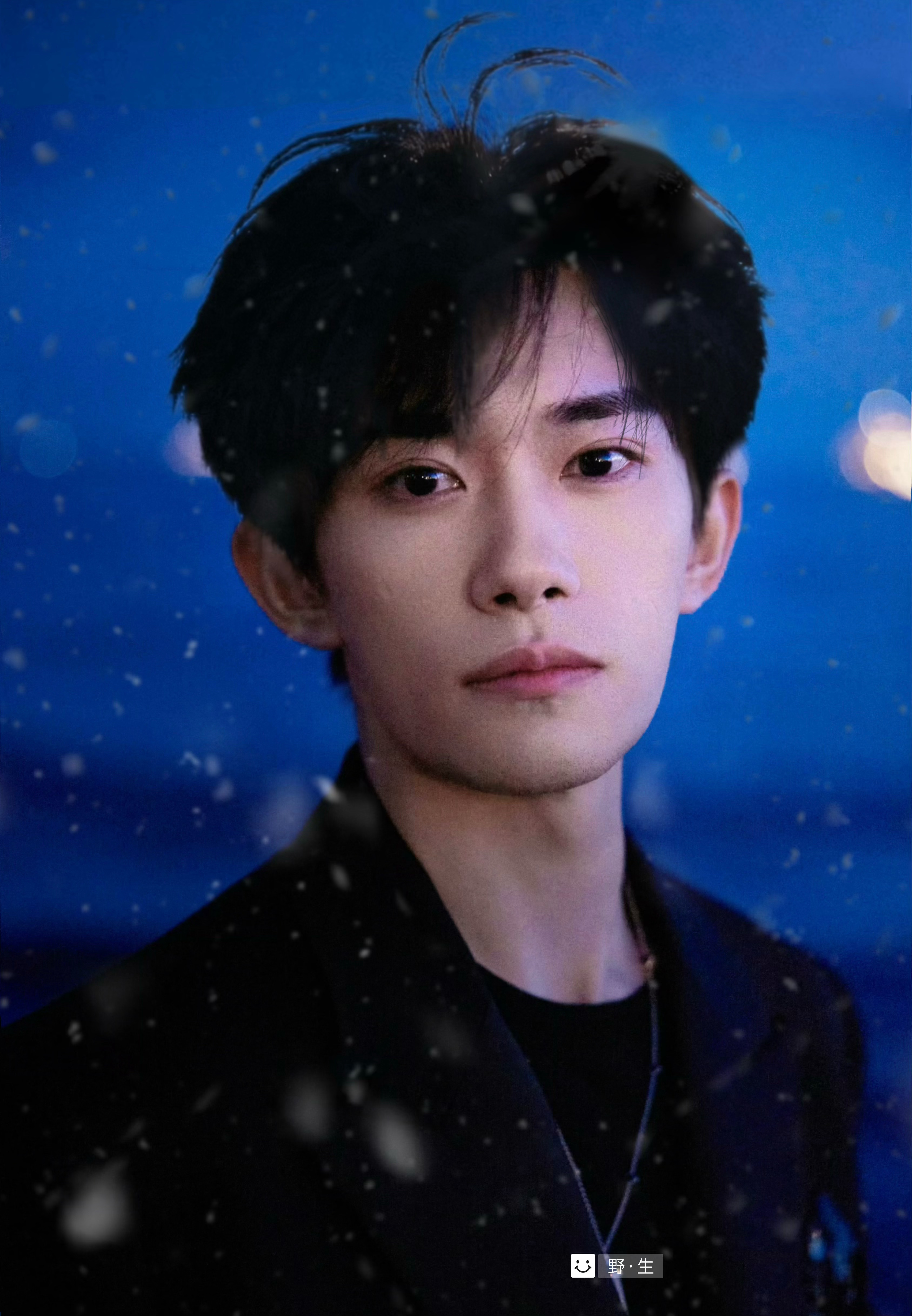 易烊千玺 纯手搓一张蓝调时刻易烊千玺电影惊蛰无声