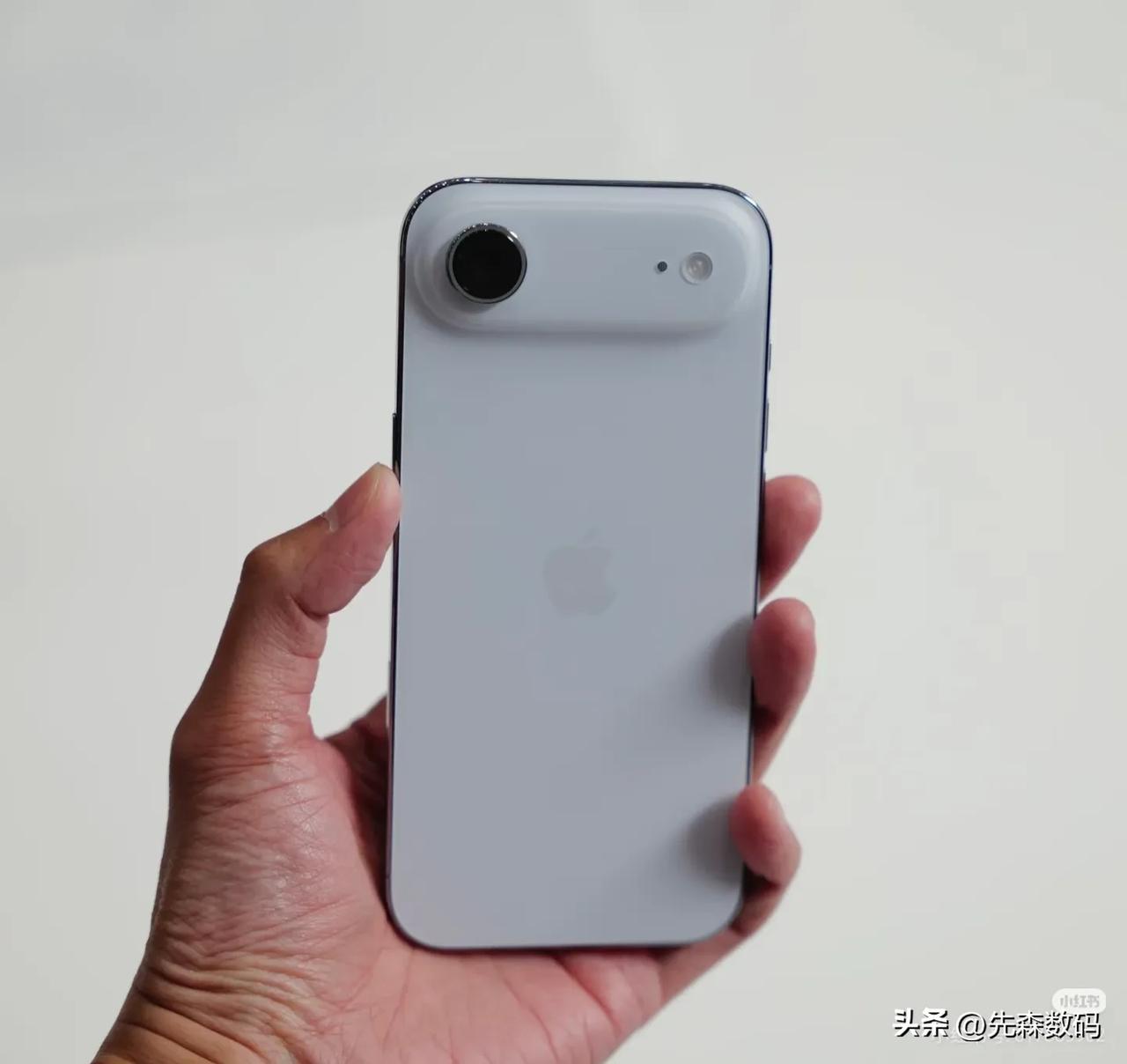 前面说了iPhone17标准版是最超值的机型，现在单独说一说iPhone17Ai