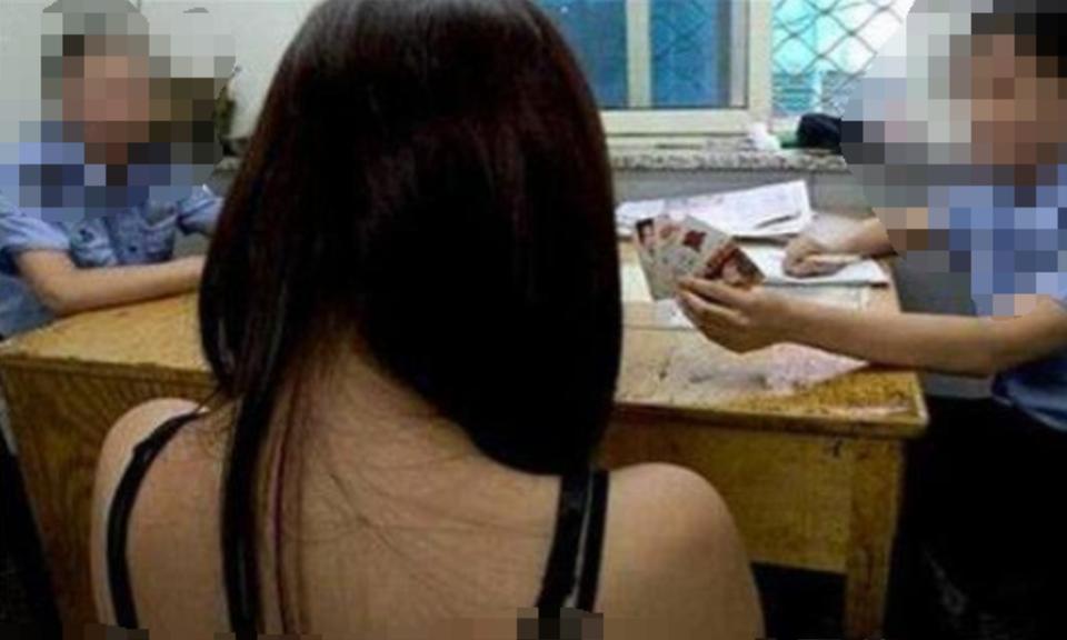 内蒙古，一名女生在群聊结识一名男子，对方以老板身份上前搭讪，声称只要进行裸聊视频