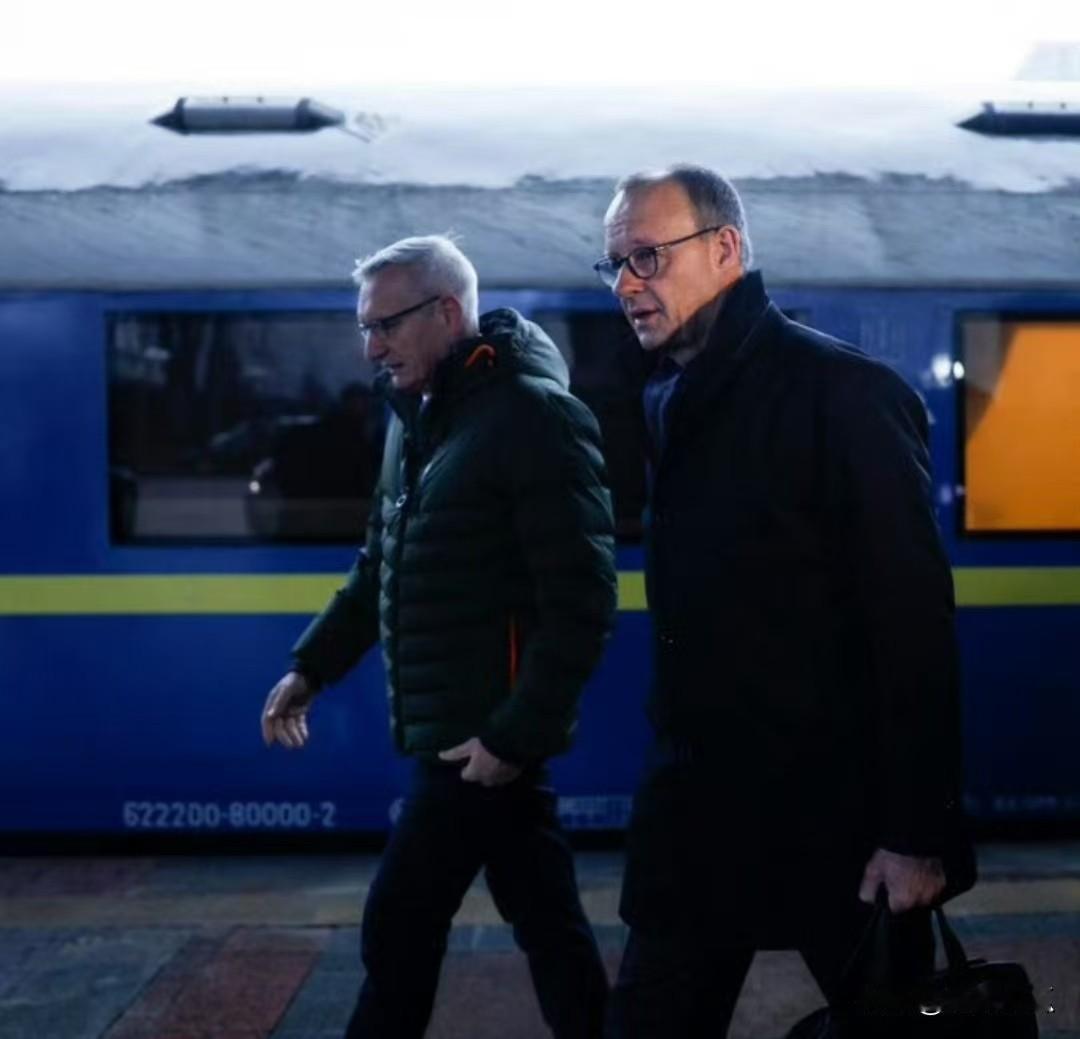 12月9日，弗里德里希·梅尔茨受球长邀请，走访基辅，会见球长。这家伙是基民盟推出