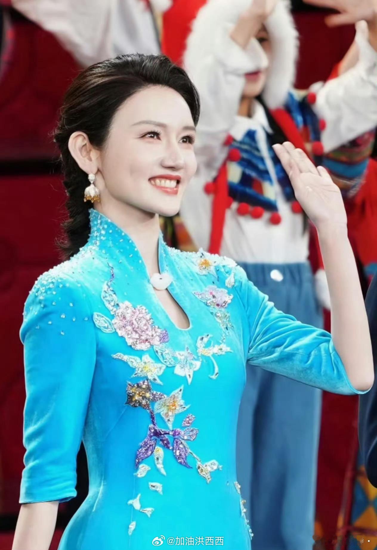 龙洋已争气争气再争气最早看龙洋的节目是在财经频道的《第一时间》，她有专门的子栏目