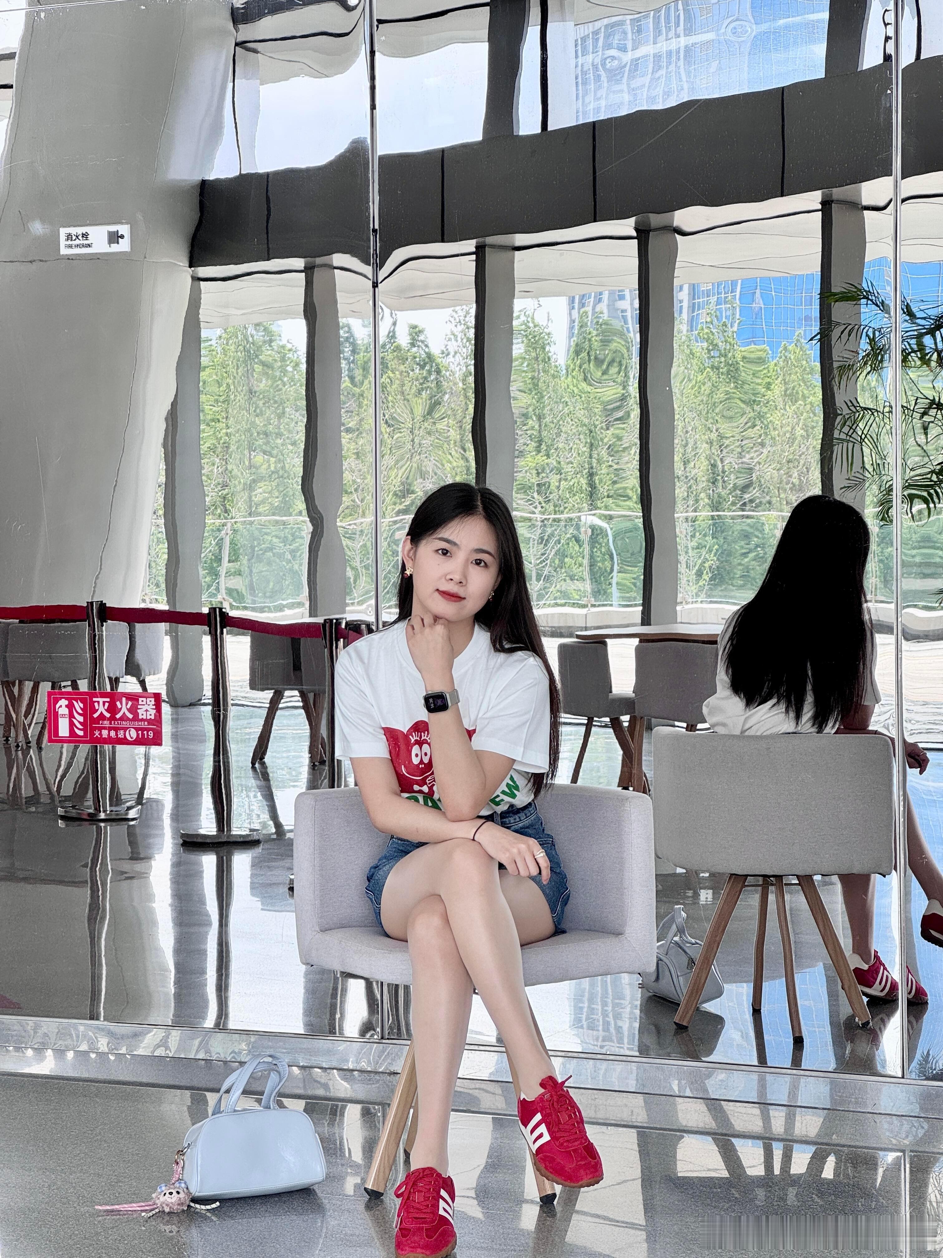 丝袜搭配运动鞋，大学老师日常穿搭～ ​​​