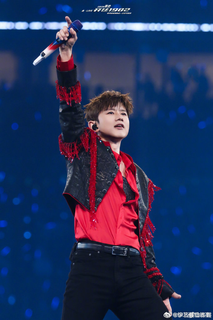 张杰的肺活量能不能借我两天 一开口长音直接拉满，张杰这肺活量真的想借来应付各种场