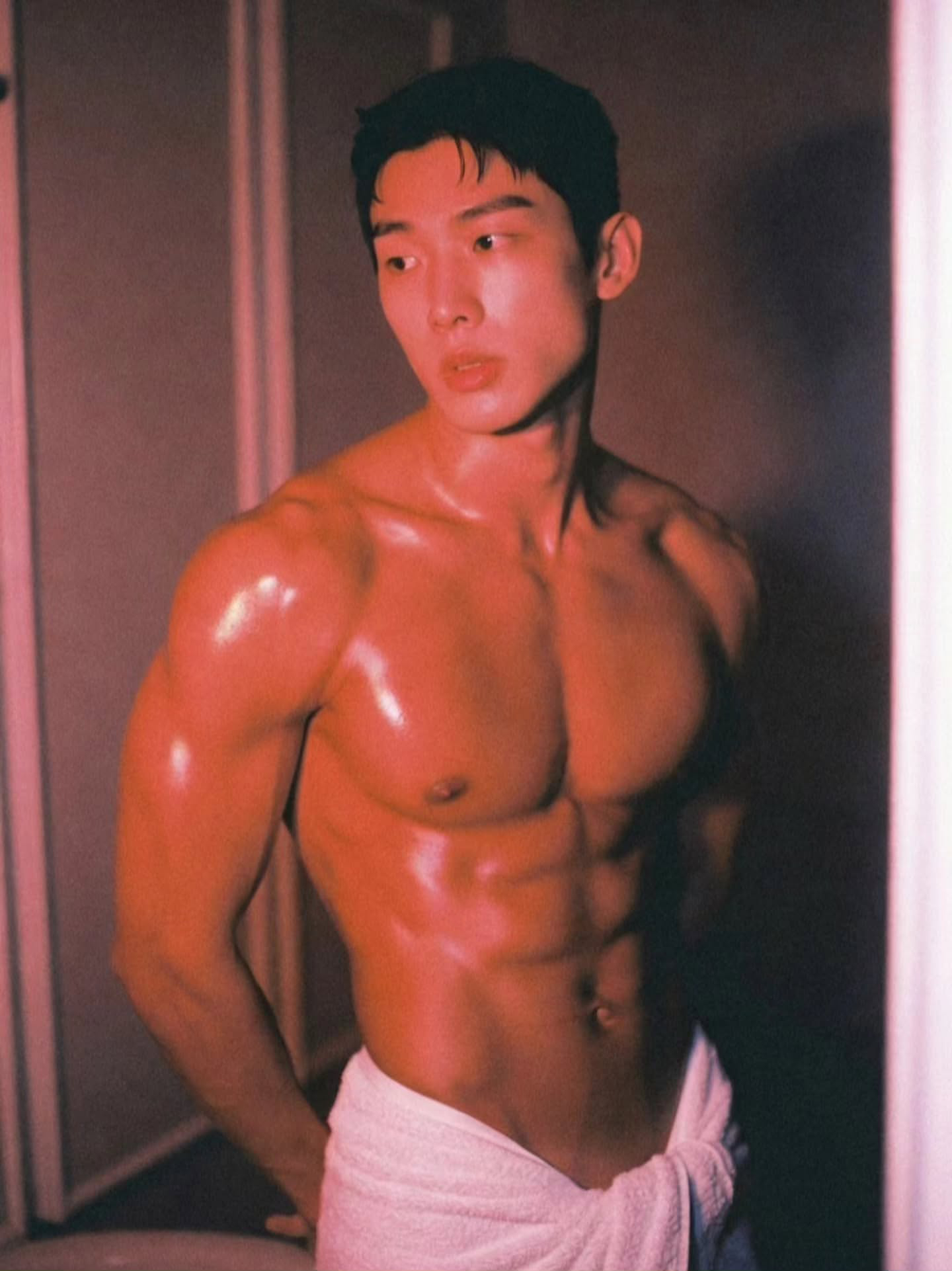 ai肌肉男 Cr. k_guys_ai 