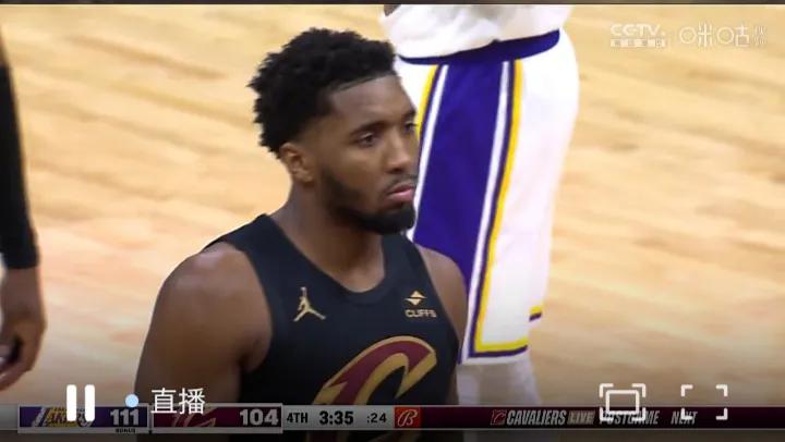 湖人险胜骑士的5大功臣，米切尔排第1！
 
1）米切尔太铁，太独！18中4，22