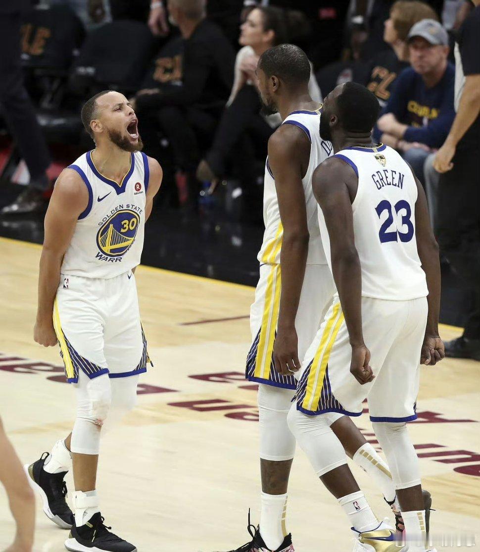 杨毅：雷霆攻防像公牛，团结是比宇宙勇更大优势知名篮球评论员杨毅在《有球必应》节目