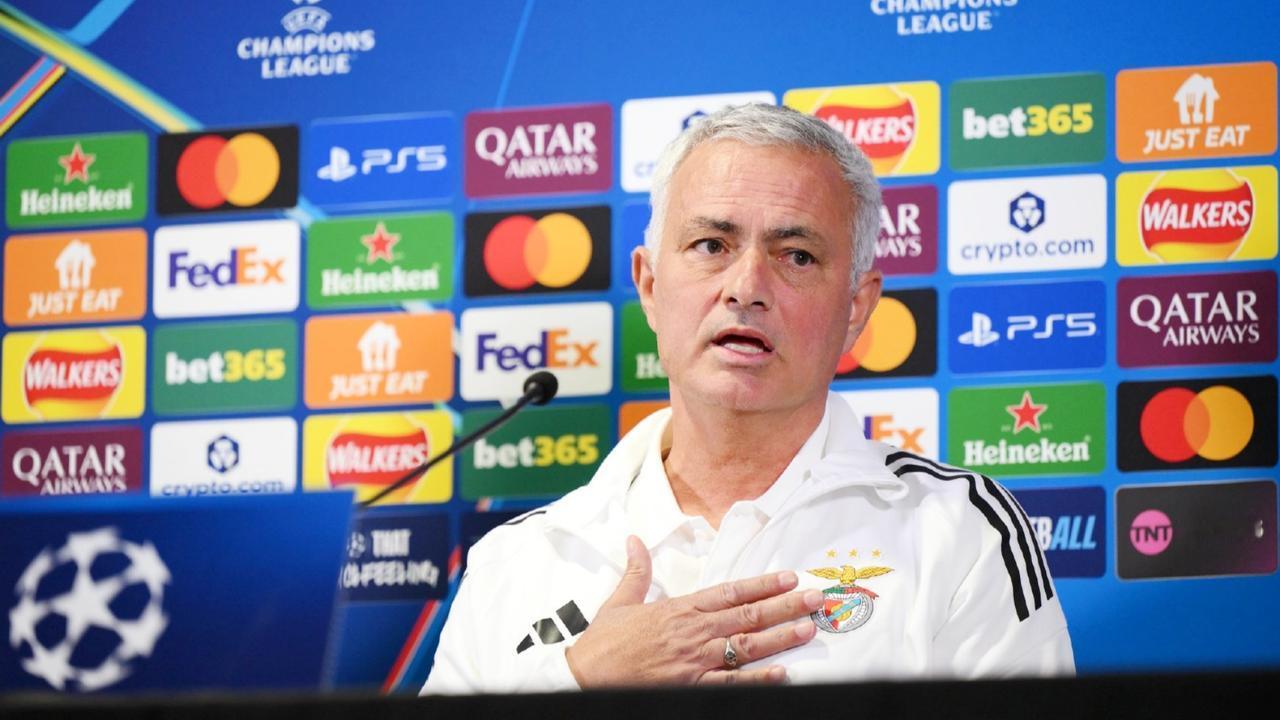 穆里尼奥在接受采访时调侃了几位同行：我惊讶当今顶尖豪门的教练，竟都毫无执教履历积