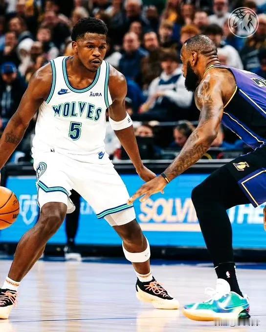 NBA新赛季常规赛今天正式开打，湖人VS森林狼，5大看点不得不说。

1.詹姆斯