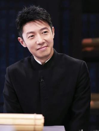 谢娜家双胞胎婴儿车给了撒贝宁家用 撒贝宁问谢娜：你家双胞胎婴儿车用什么样的？谢娜
