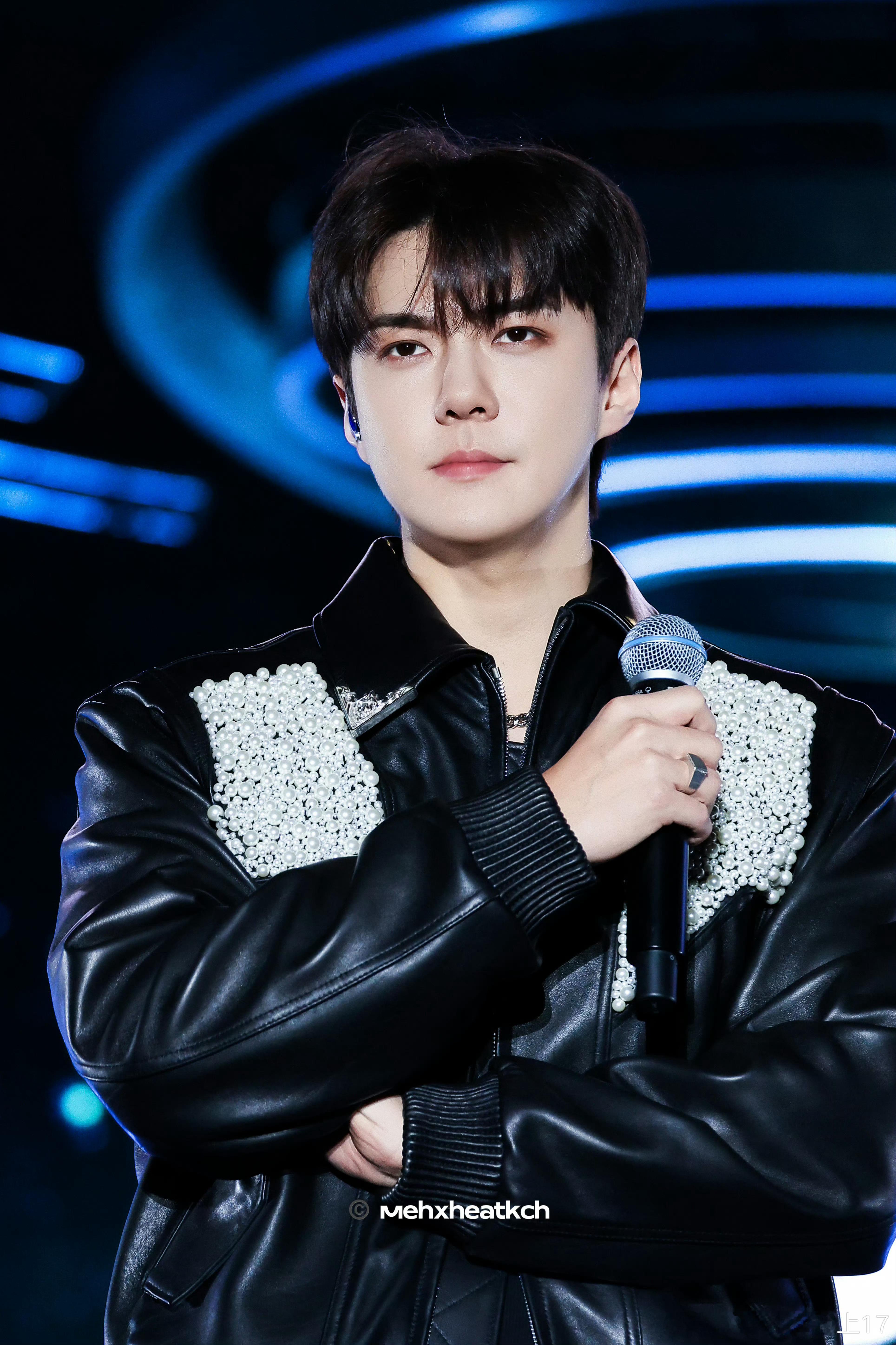 谁能告诉我他这是啥意思 