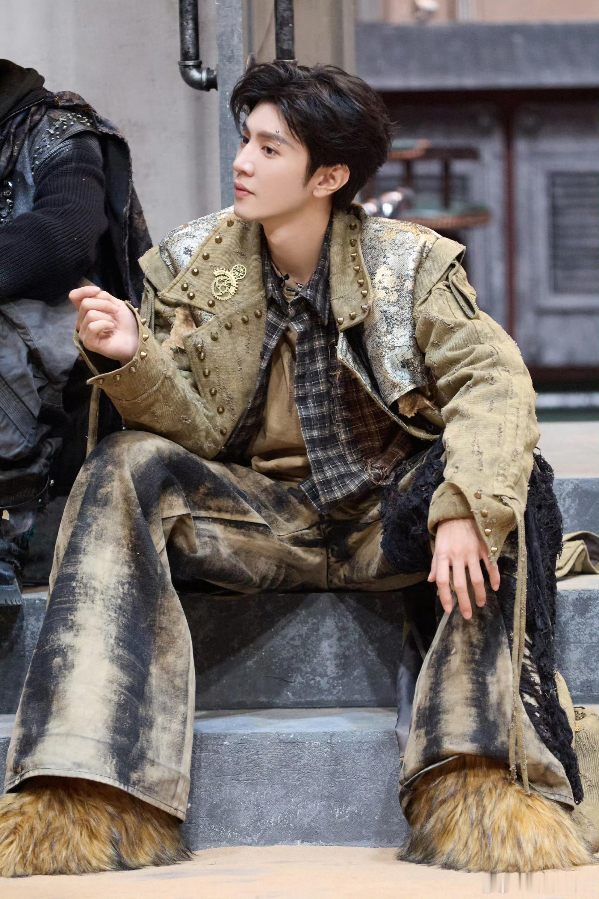 陈哲远全家的顶梁柱 大侦探黑车大劫案完全被这个郝大爸迷住了，看着狂野不羁但是真能