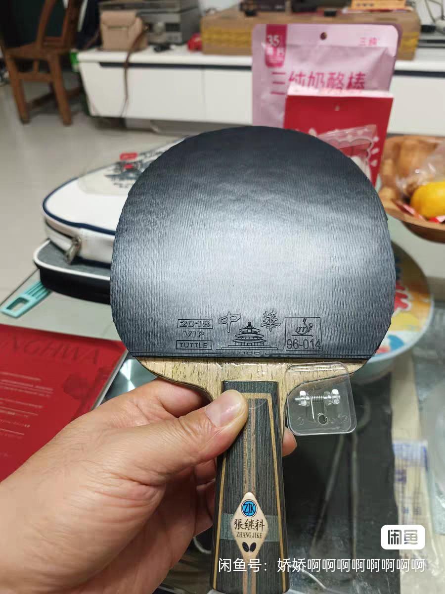很多直板球友都在纠结：预算一百以内，想要粘套、好透板，适配近台快攻，既能拉打，反