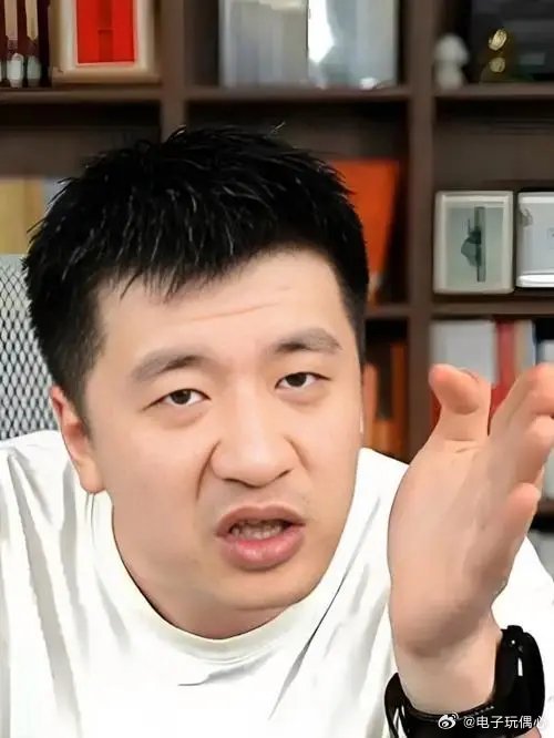 张雪峰突然离世，博士妻子李丽婧，才是真正的狠角色 