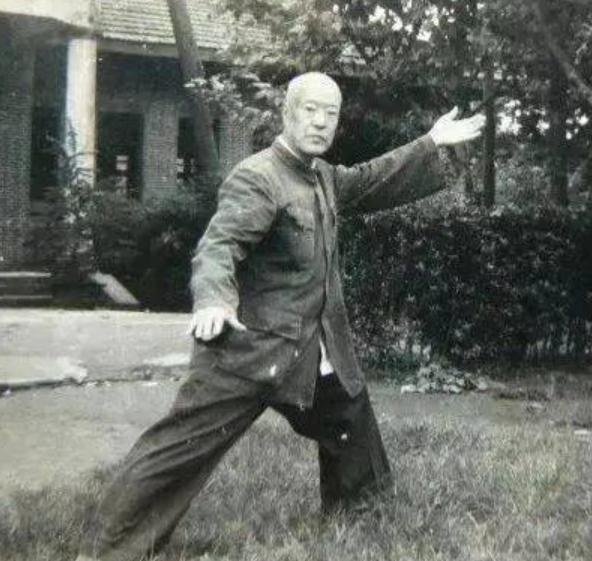 太极拳的“隐形引擎”：胸腰折叠才是高手的终极密码







上周我在人民公园