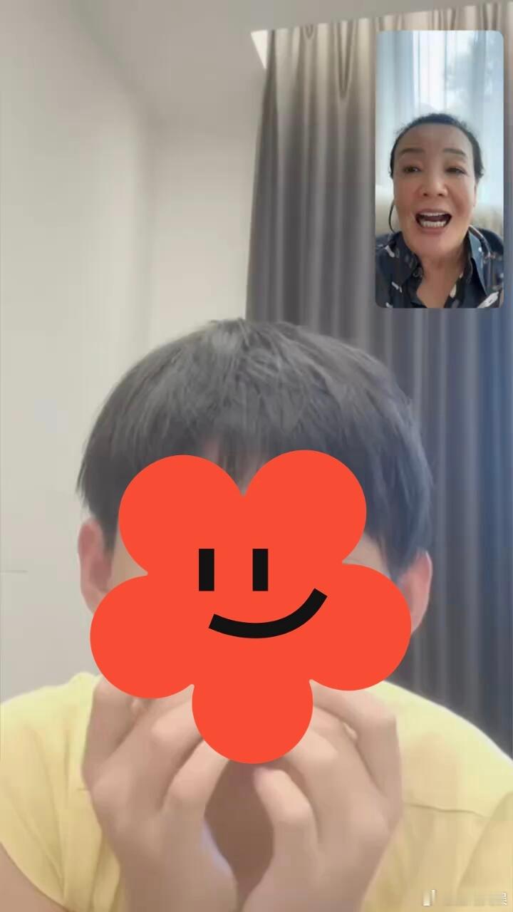 大s儿子小霖霖近照张兰发大s儿子近照 近日，张兰晒小霖霖视频照，说小玥儿和小霖霖