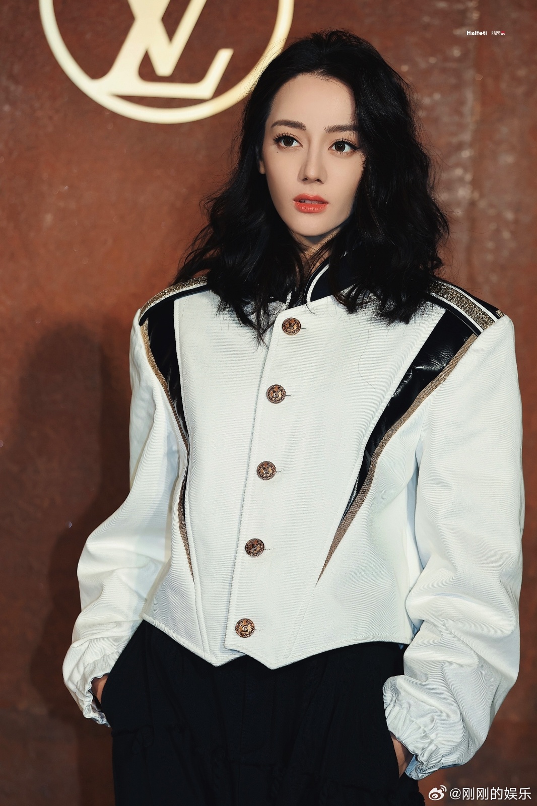 迪丽热巴成立个人工作室 谁懂啊！热巴这波是蓄谋已久的独立爽文，2017年就埋下工