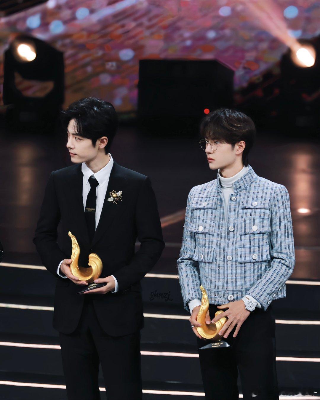 只想看肖战王一博走星空毯微博之夜 星空毯