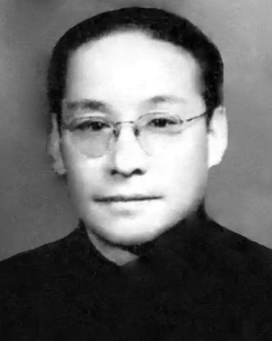 潘汉年案虽然得到了平反，却无法规避一点，他在未经授权的情况下见了汪精卫，并且还刻