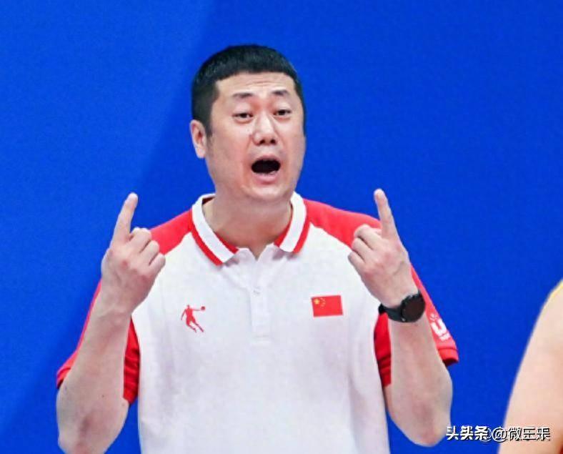 他离金牌教练还差点意思。他给人的感觉，表达沟通能力有待提高。可能有球迷会不认同，
