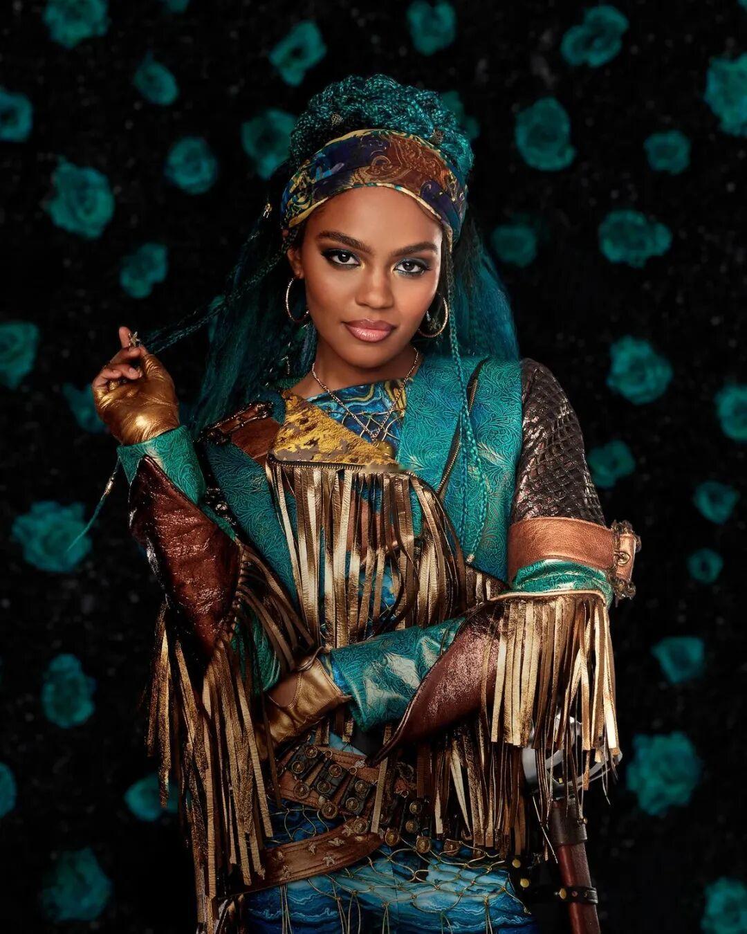 China Anne McClain（琪娜·安妮·麦克莱恩）是美国女歌手、女演员
