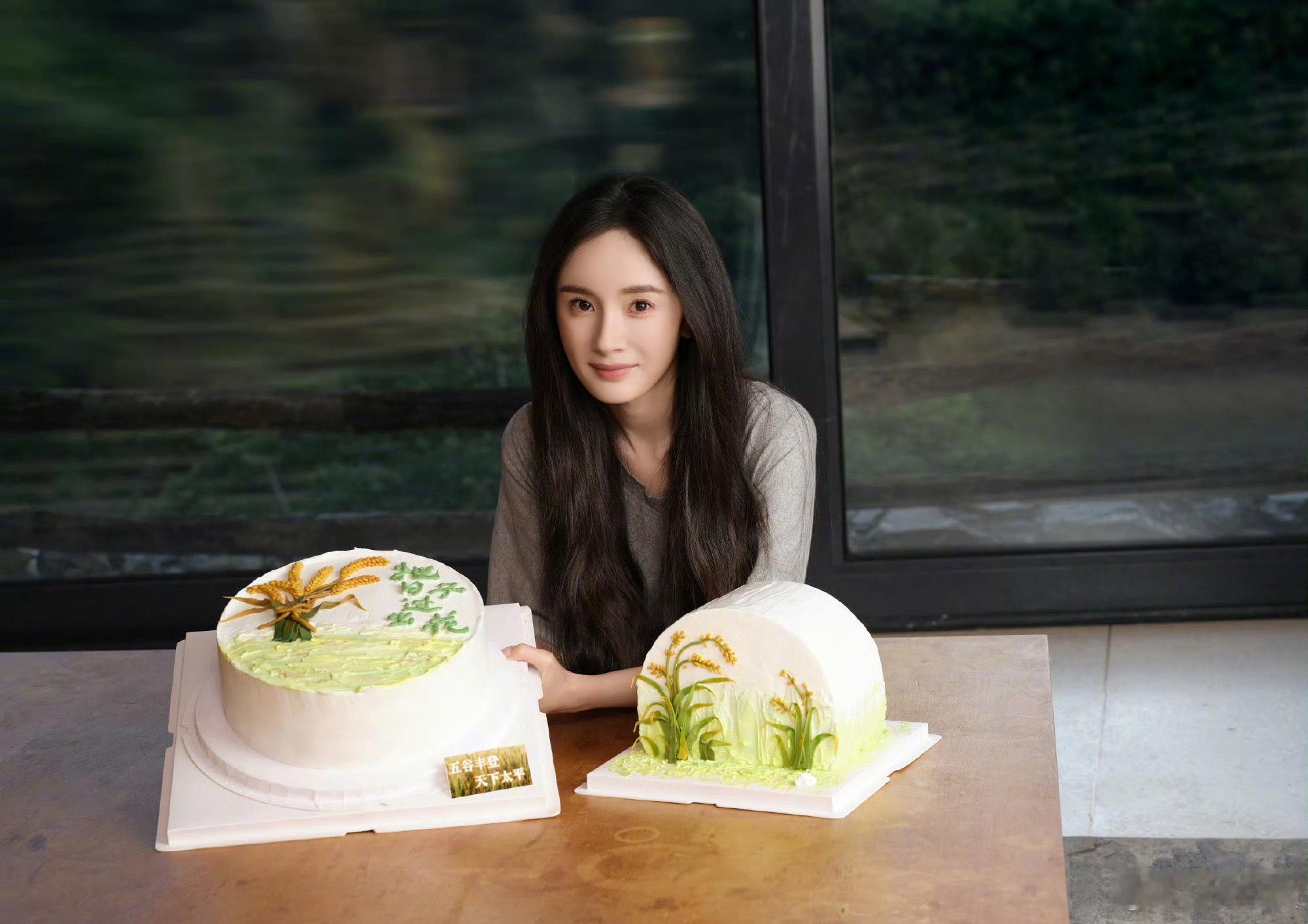 杨幂过生日🎂收到的花花💐都可以开一个花店了[哇] ​​​