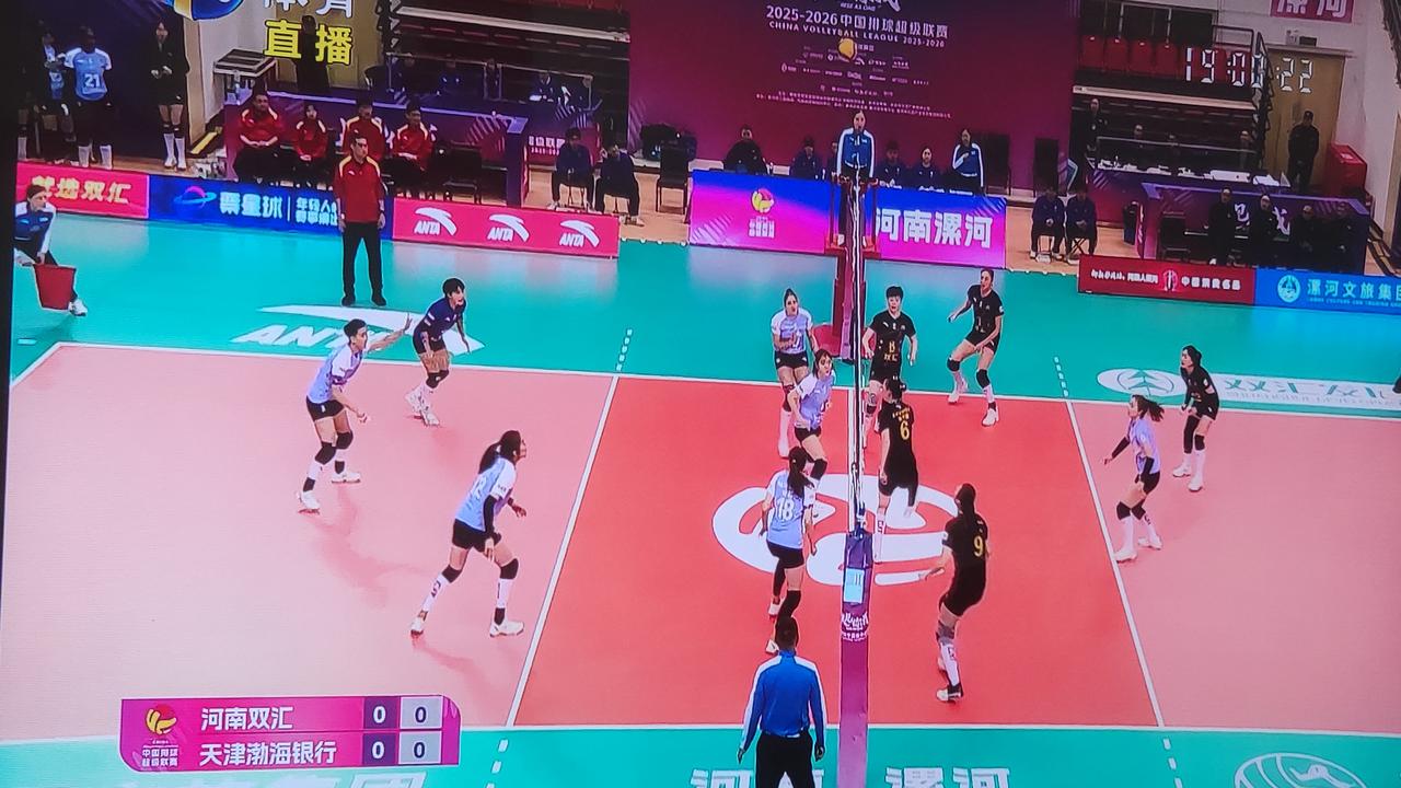 没想到天津女排第一局被河南女排逆转19-25输掉第一局比赛！

天津女排二传孟豆