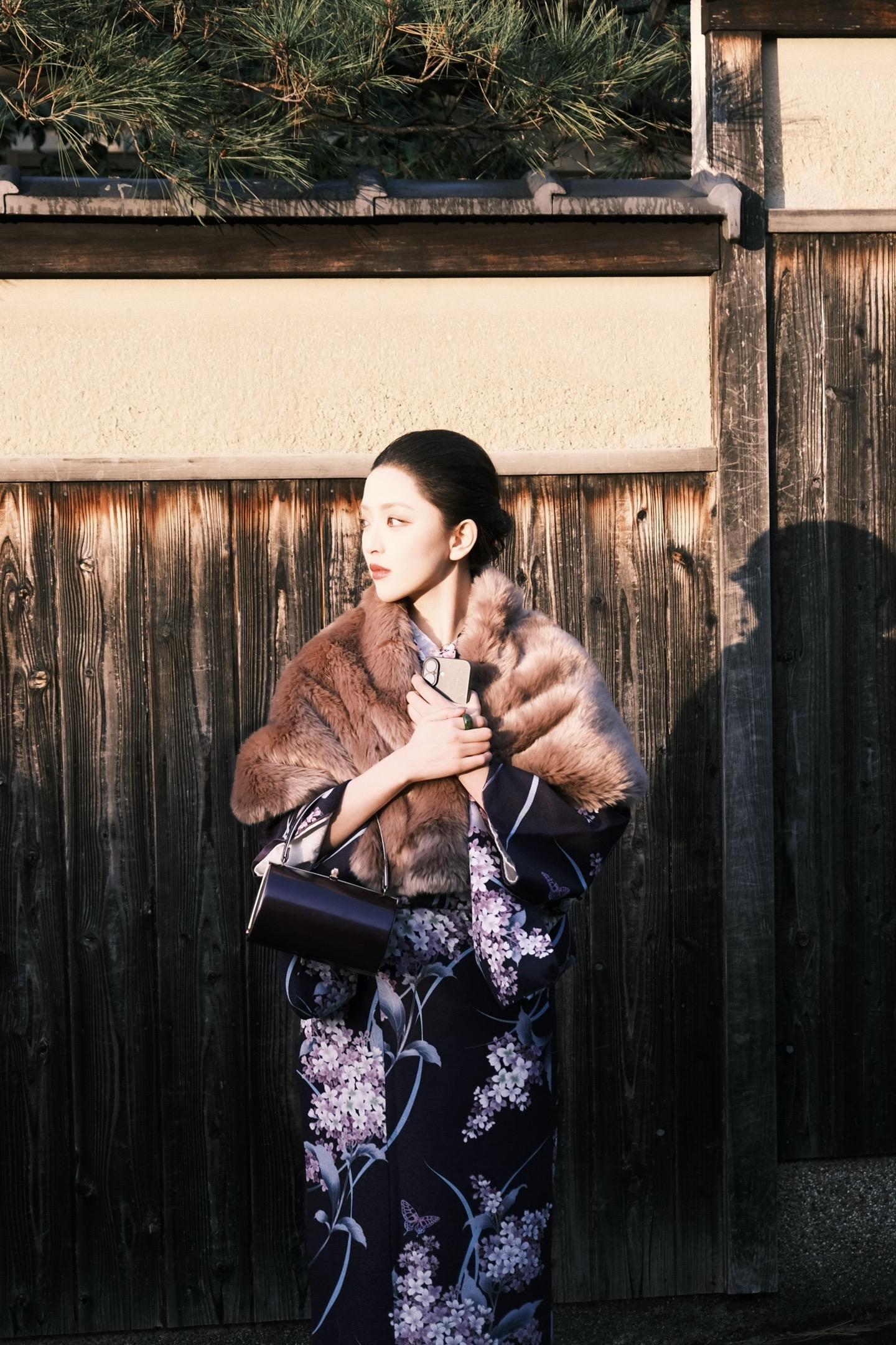 孙子的衣服挺好穿。