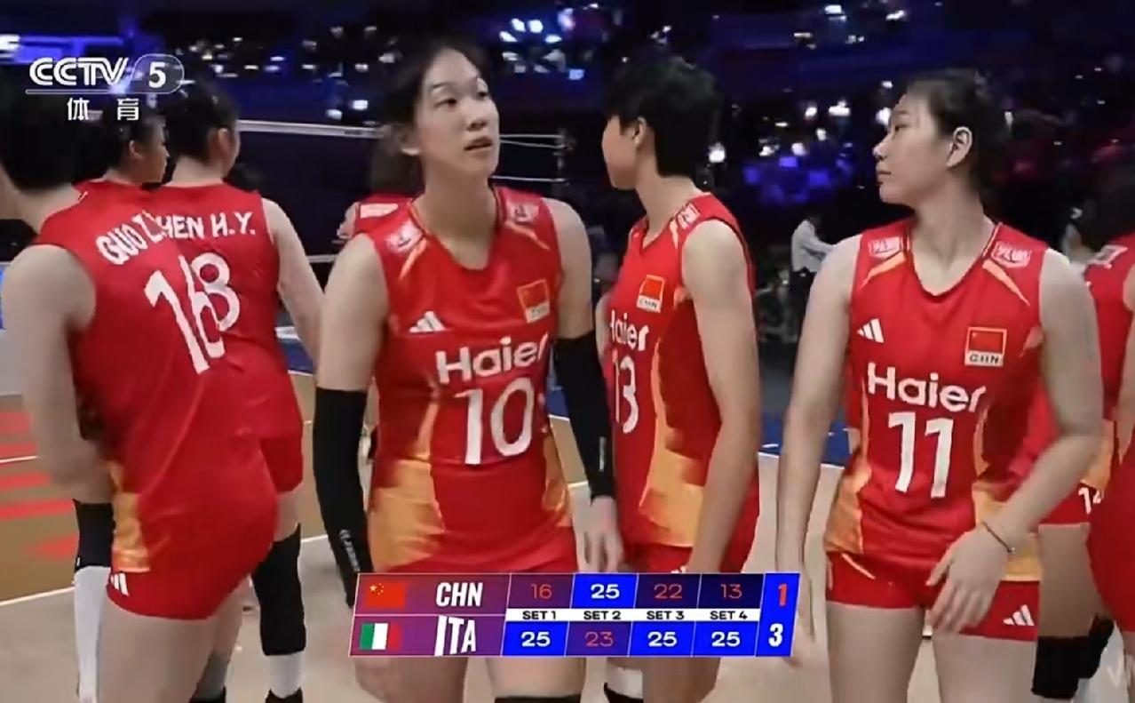 中国女排1:3意大利，澳门主场作战，拿了第四名，奖金18万美元，近三年最好成绩，