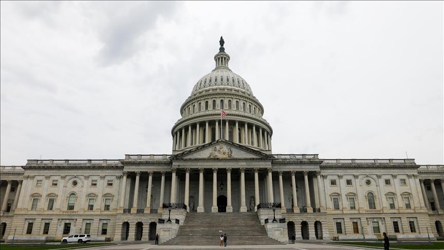 美国政府暂时关闭。

主任办公室的管理和预算上星期五向受影响的机构--包括国防、