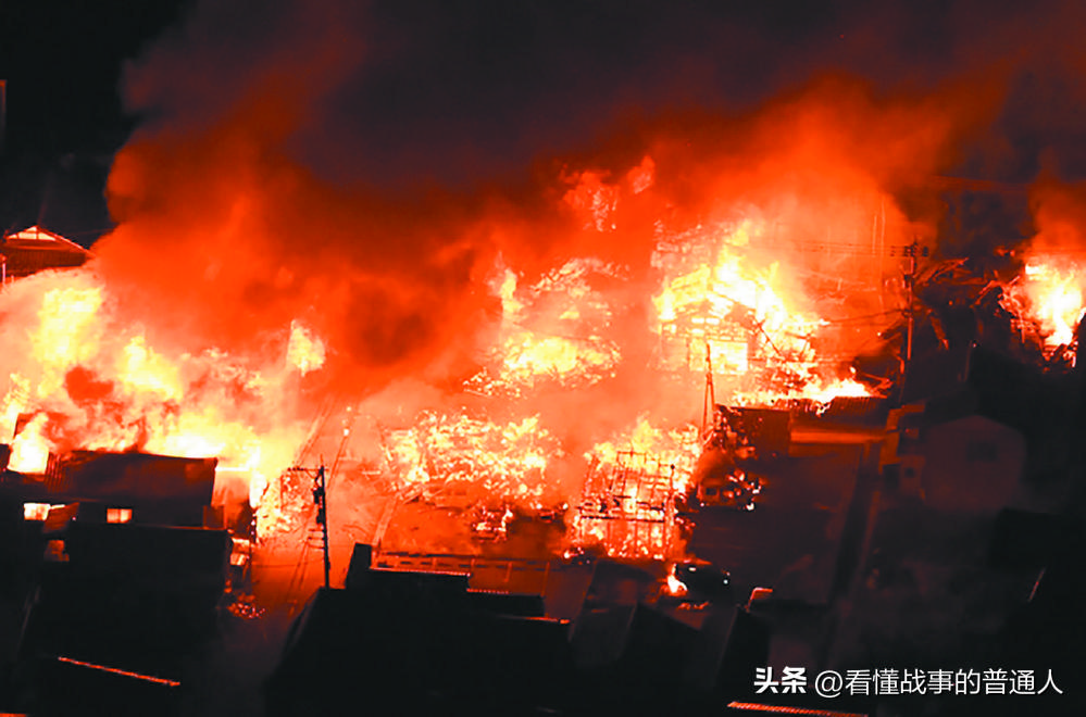 日本本土烧了一夜！很多人以为这只是一场普通的意外火灾，错了！真相是，这场瞬间吞噬