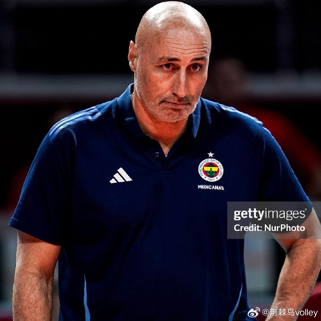 费内巴切今晚在主场0-3惨败瓦基弗银行后，费内巴切管理层与主教练阿邦丹扎晋级进行