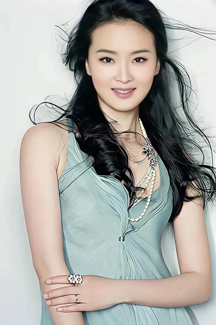 一次，记者问王艳:“还珠四美里，你嫁得最好，住顶级豪宅、吃山珍海味，为什么却过得