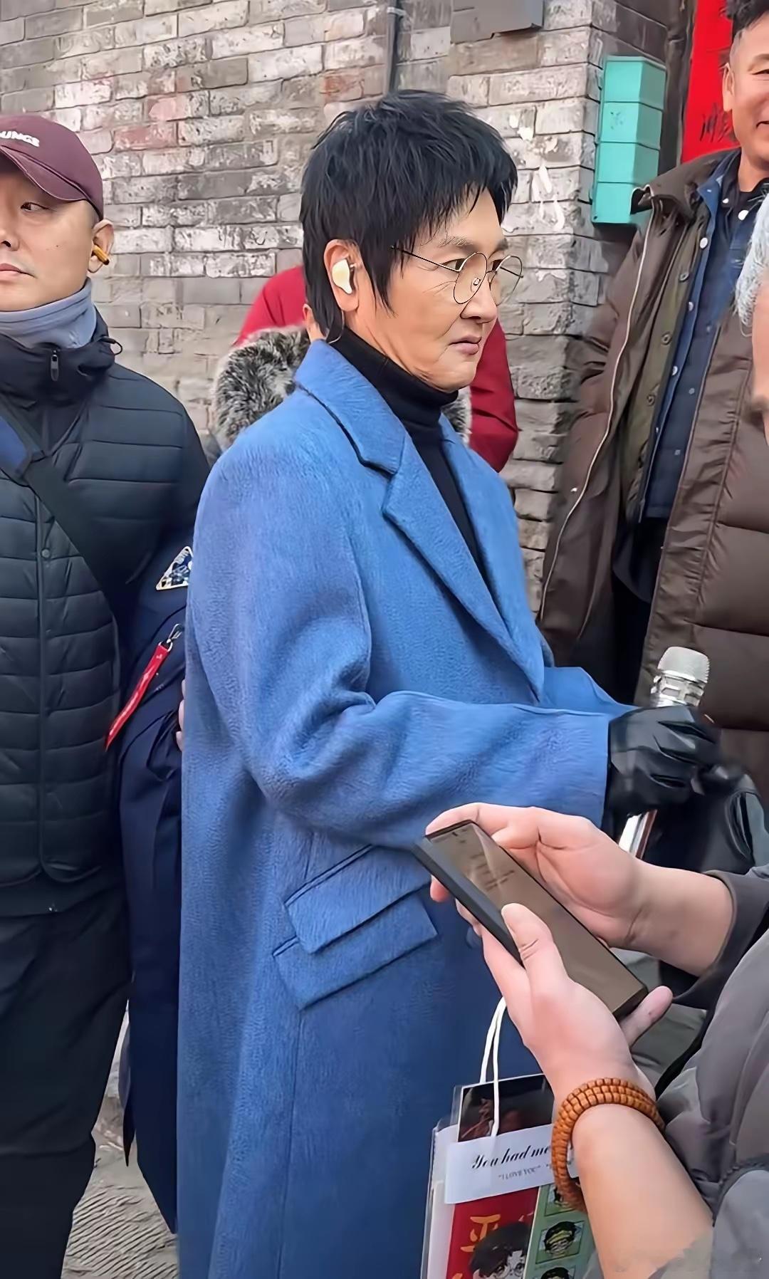 这是孙楠吗？他怎么大变模样了，身材也是一言难尽，他的长相也是一言难尽，但是他的唱