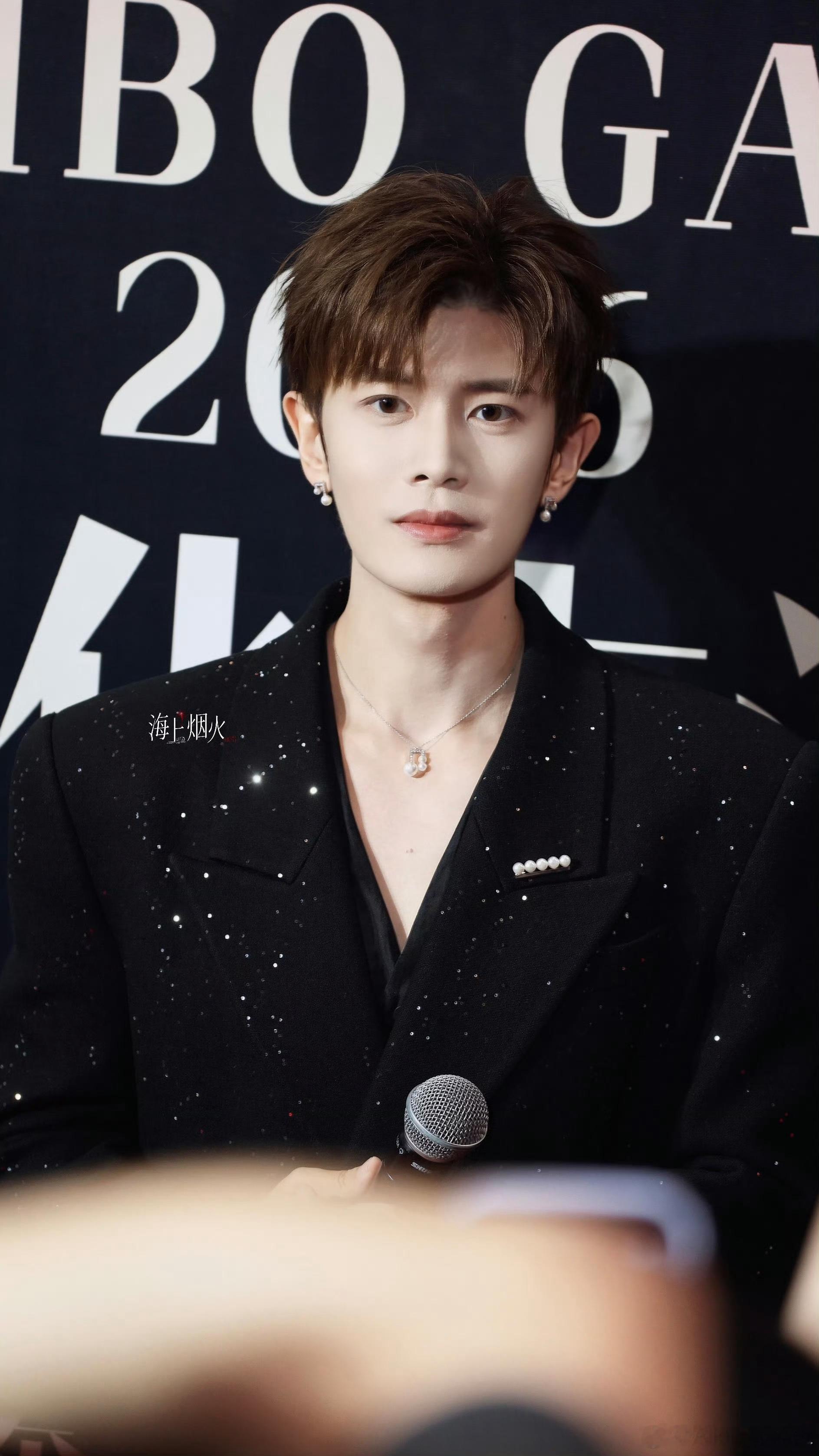 任嘉伦 7你发你的光，我追我的星让我们都成为别人的太阳你不认识我，💫凤凰台上?