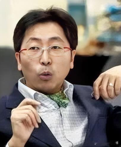 原来唐湘龙是湖南湘潭县人！被称为“蓝军教父”之称的唐湘龙，1964年1月出生于台
