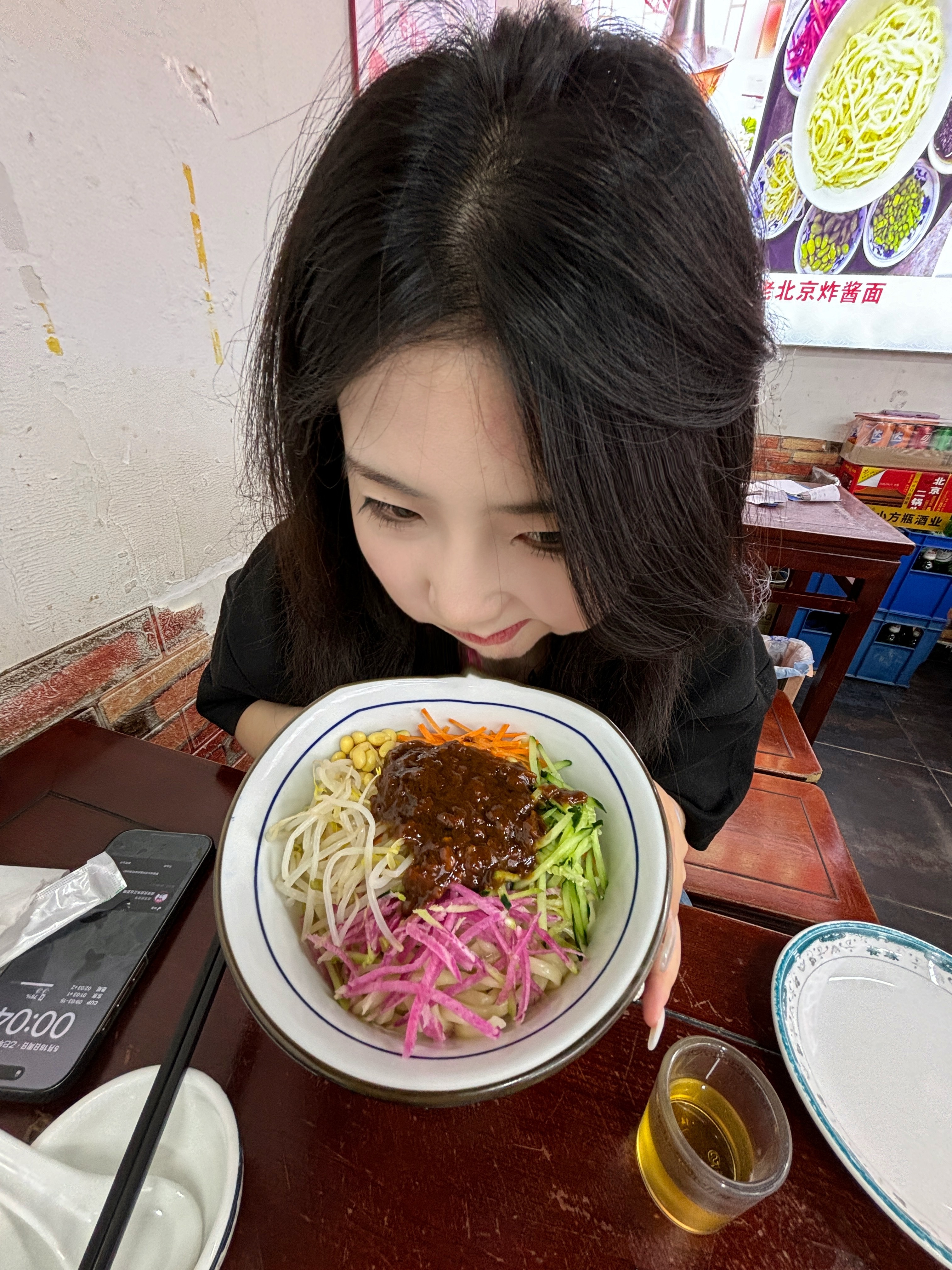 来北京吃一碗地地道道的炸酱面。  ​​​