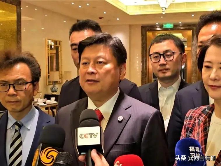 傅崐萁：别拿百姓血汗钱去买美国的“二手货”

就在刚刚，国民党立院党团总召傅崐萁