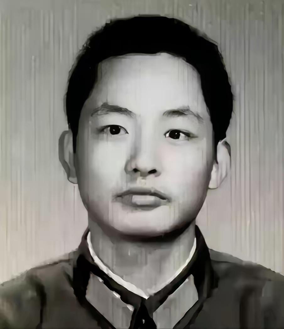 1984年，一名我军排长在山中巡逻时，突然发现三名解放军战士向他靠近，并向他打招