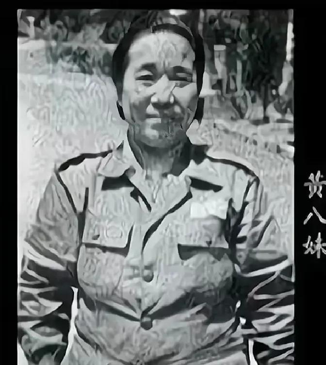 1937年，上海杜公馆门口来了个女乞丐，点名要见杜月笙。管家嫌弃地要拿两个钱打发