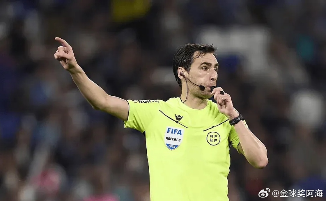 体育 西班牙国王杯次回合巴萨和马竞的赛前，西班牙足协公布了本场比赛的执法裁判组，