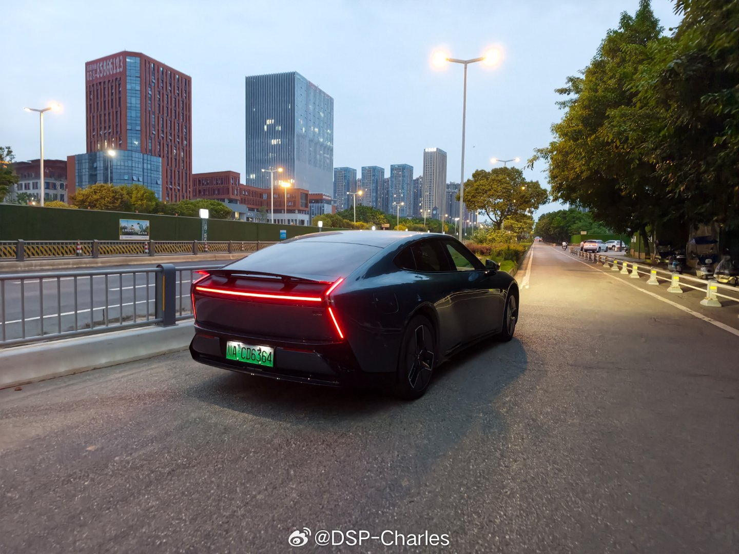 小鹏新P7我也是舍不得卖，今天还是要告别了二手报价16.9万，当时22万提的