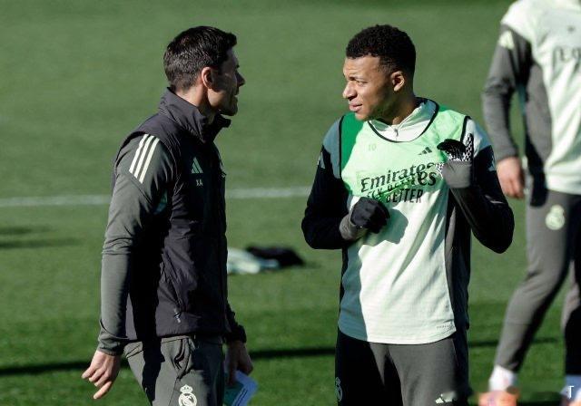 阿隆索仍处于输球就可能下课的境地。记者马里奥·科特加纳声称：“11月底以来，阿隆