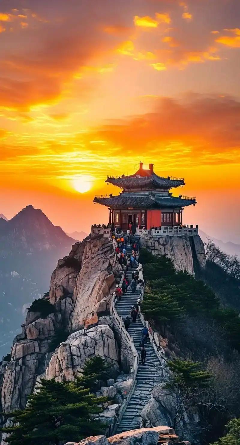 泰山陪爬，有人月入2万！
网友:太好了，锻炼了身体又赚了钱！

在泰山红门登山口